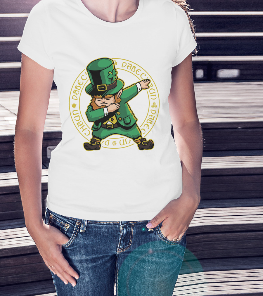 St Patrick's Day Dabbing Leprechaun With Shamrock Hat T-Shirt