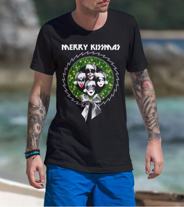 Merry Kissmas With Iconic Rock Band Faces In Festive Santa Hats Wreath T-Shirt