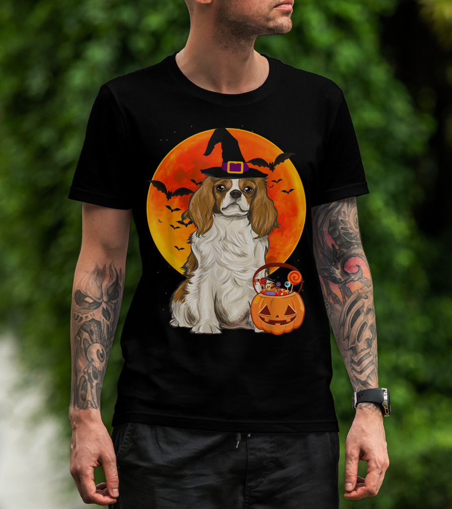 Halloween Cavalier Charles Spaniel With Pumpkin And Bats T-Shirt