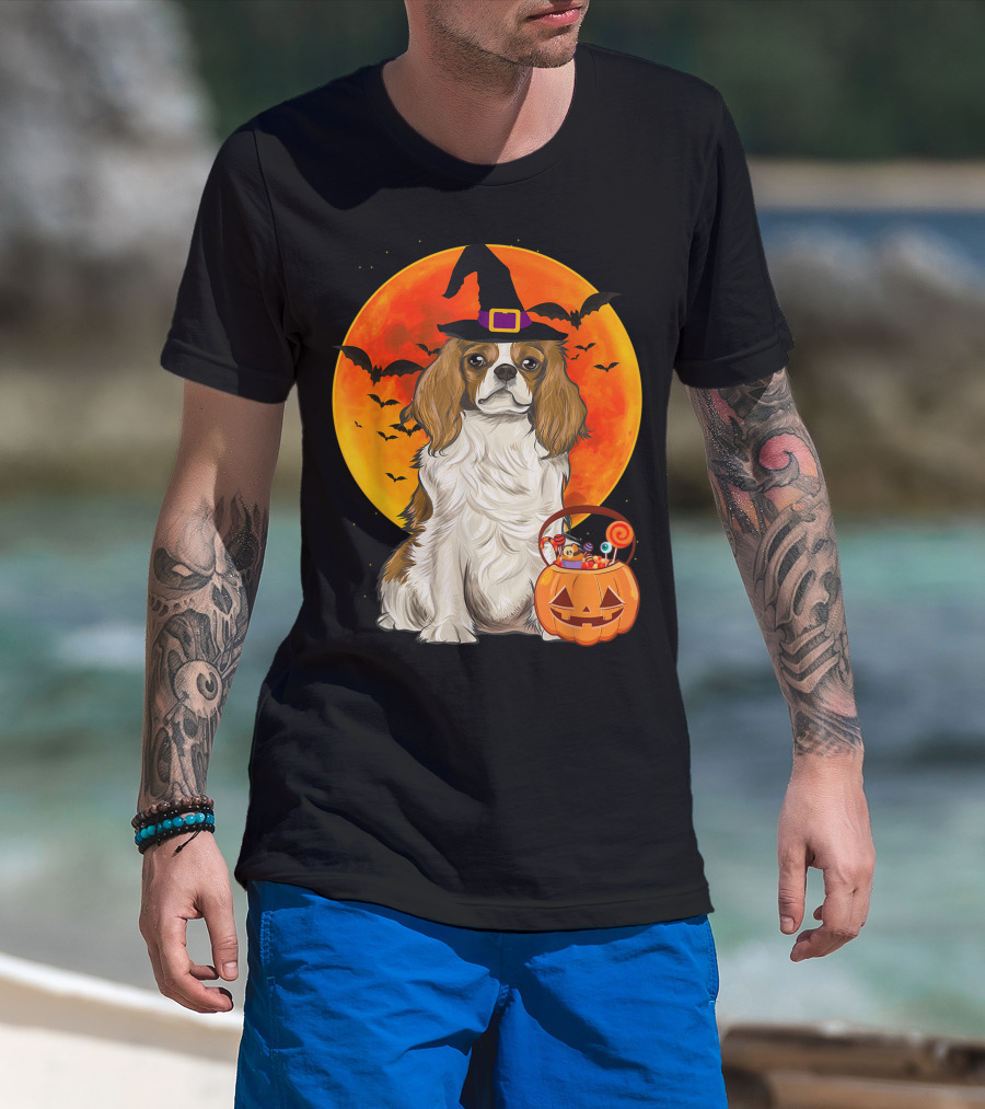 Halloween Cavalier Charles Spaniel With Pumpkin And Bats T-Shirt