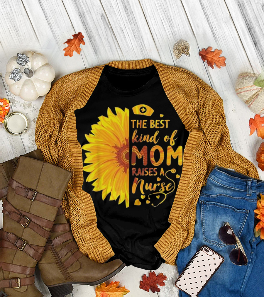 'The Best Kind Of Mom Raises A Nurse Sunflower' T-Shirt