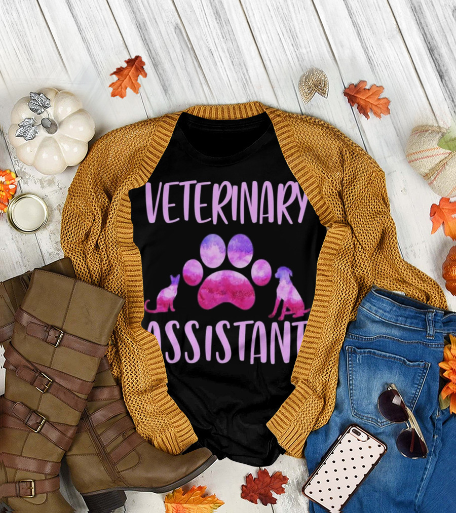Veterinary Assistant Cute Paw with Dog Cat T-Shirt
