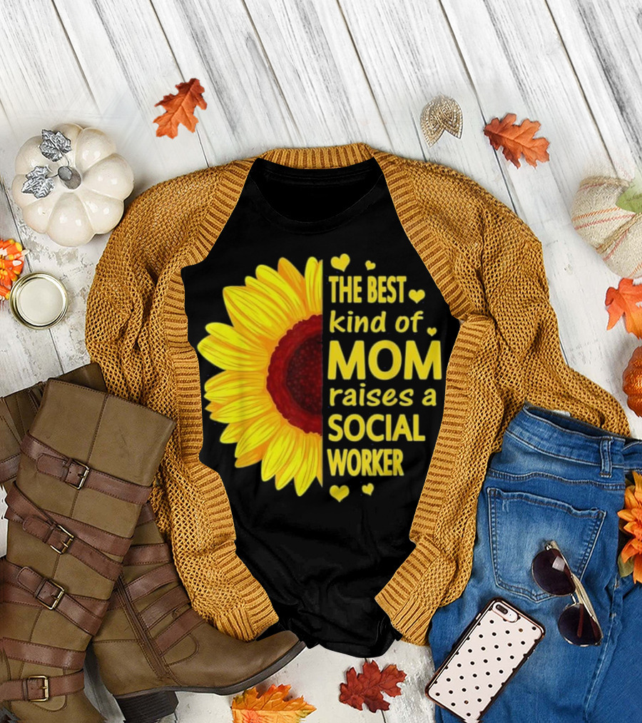 The Best Kind Of Mom Raises A Social Worker Sunflower Hearts T-Shirt