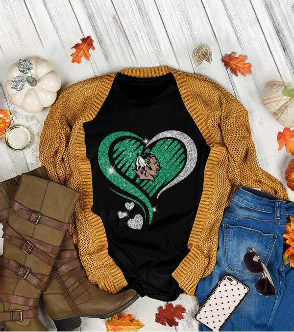 UND Heart Glitter Feather T-Shirt