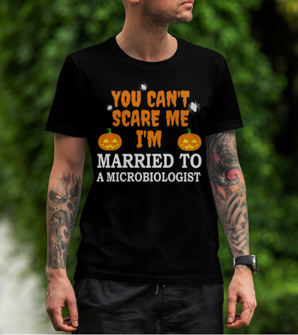 You Can't Scare Me I'm Married To A Microbiologist Halloween Pumpkins And Spiders T-Shirt