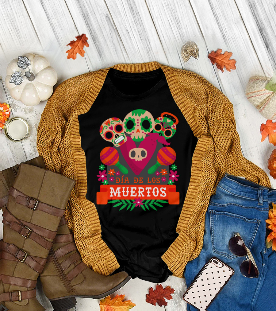 Día De Los Muertos Sugar Skulls and Hearts Mexico Calavera T-Shirt
