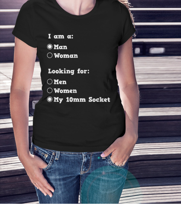 Man Woman Looking For My 10mm Socket Funny Mechanic T-Shirt