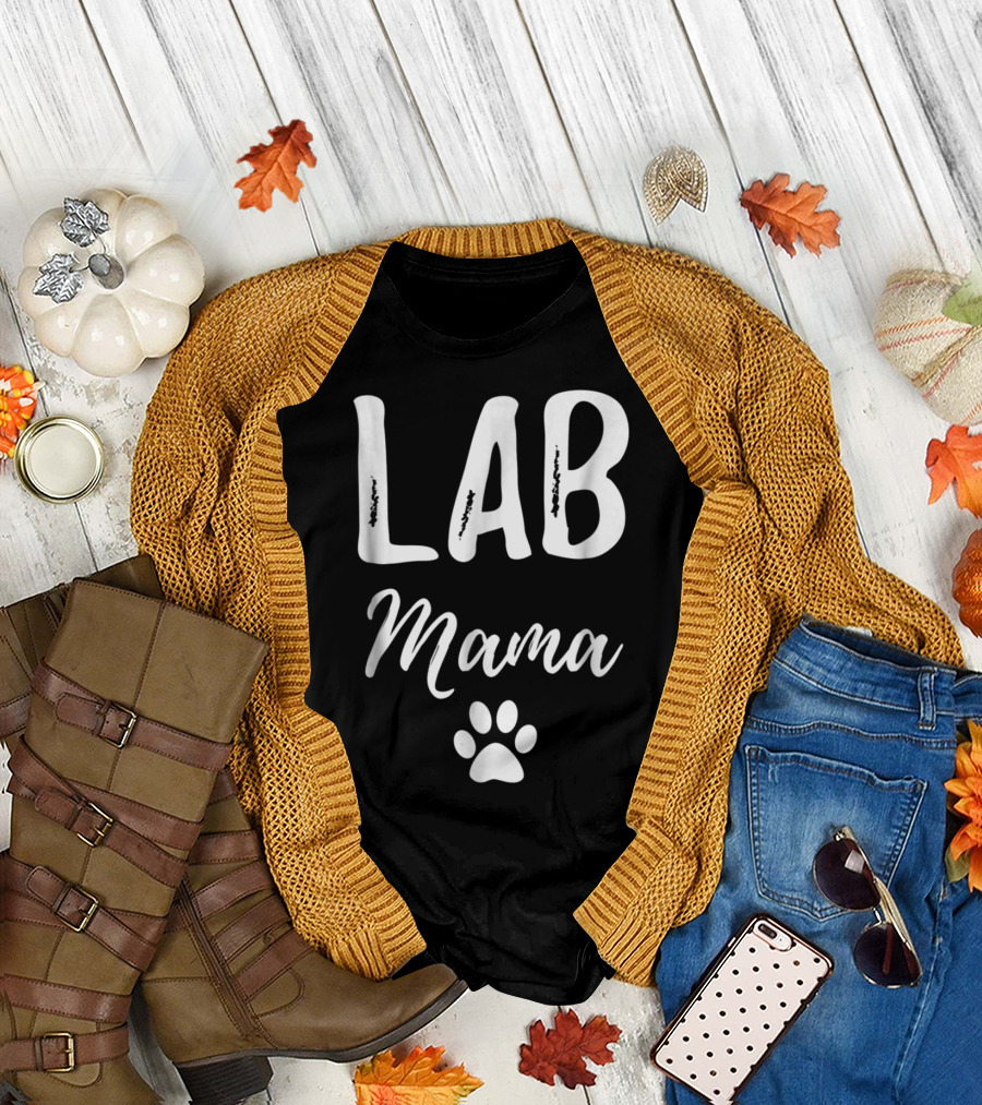 LAB Mama Labrador Paw Prints T-Shirt