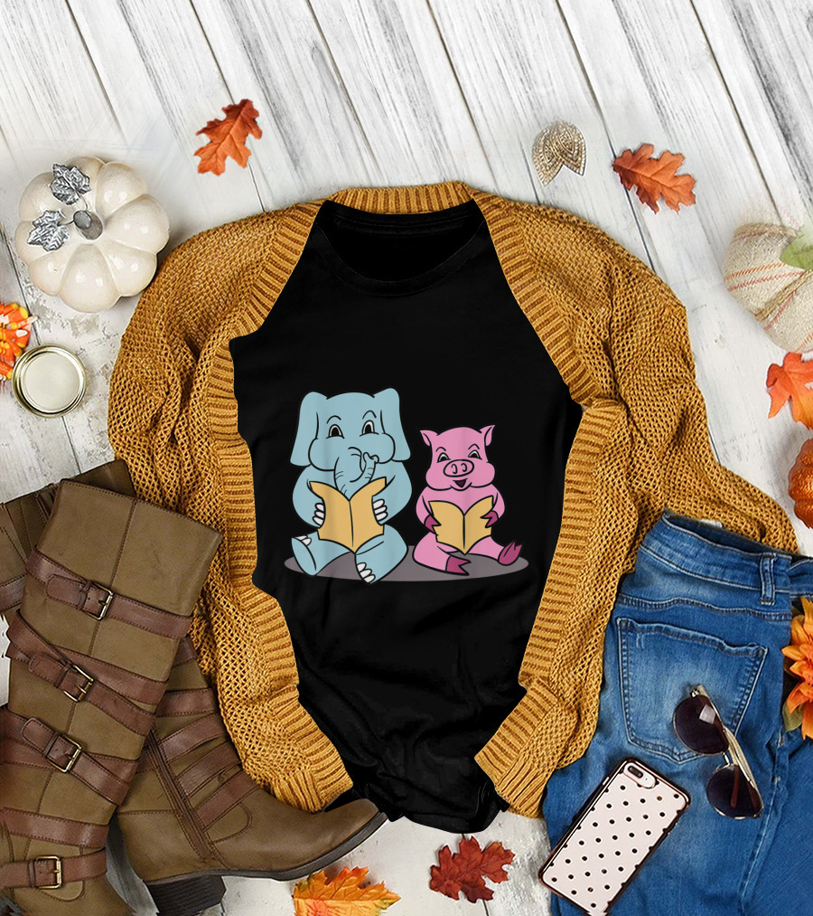 Pig and Elephant Friends Reading Together Joyfully T-Shirt