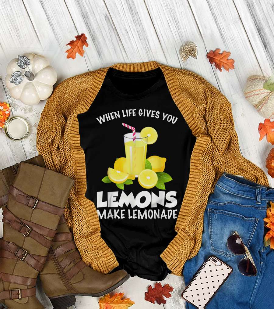 When Life Gives You Lemons Make Lemonade Glass with Sliced Lemons and Leaves T-Shirt