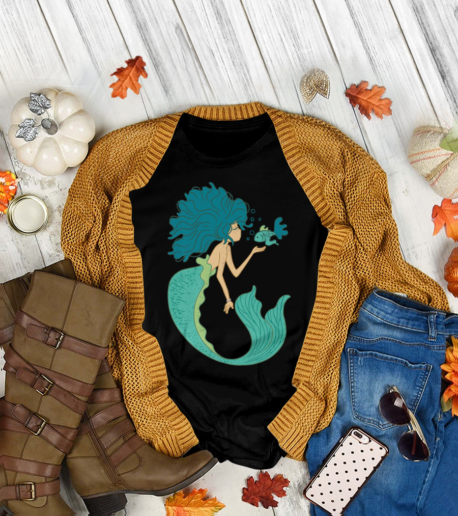 Mermaid Kissing Fish Underwater Scene with Flowing Hair T-Shirt