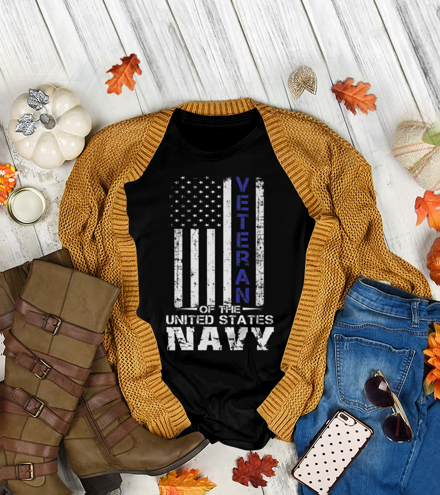 Veteran of the United States Navy Flag Design Veterans Day T-Shirt
