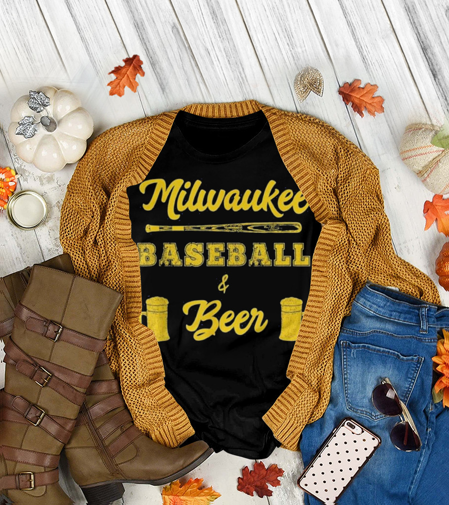 Milwaukee Baseball and Beer Enthusiast Retro Bat Mug T-Shirt