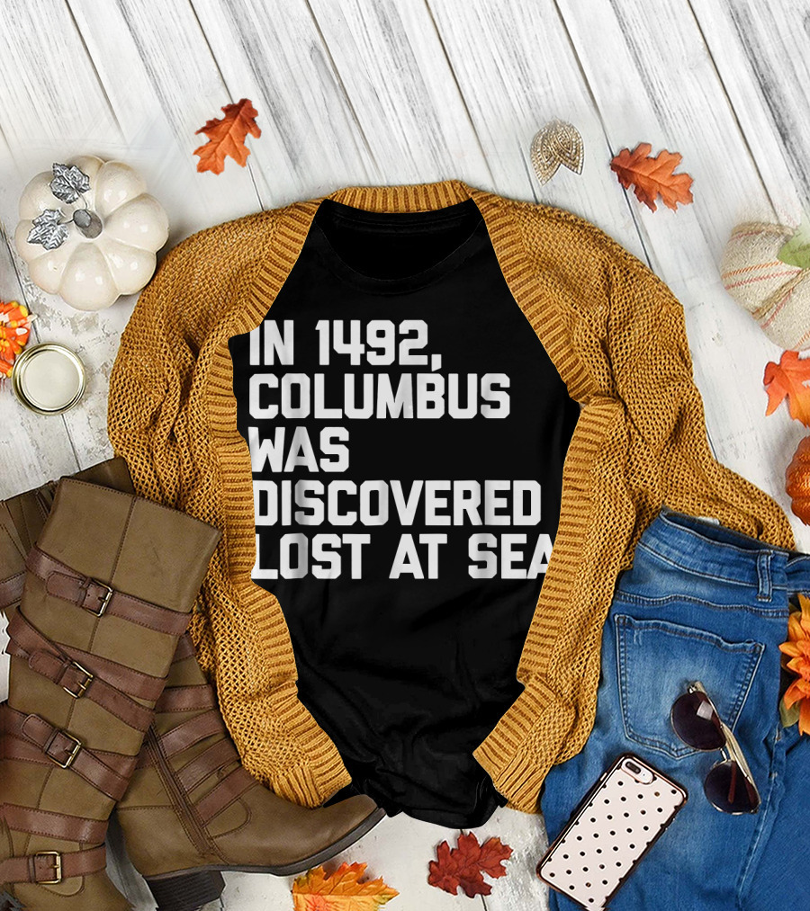 1491 Decolonize Columbus Day American Indi 1492 Columbus Was Discovered Lost at Sea T-Shirt