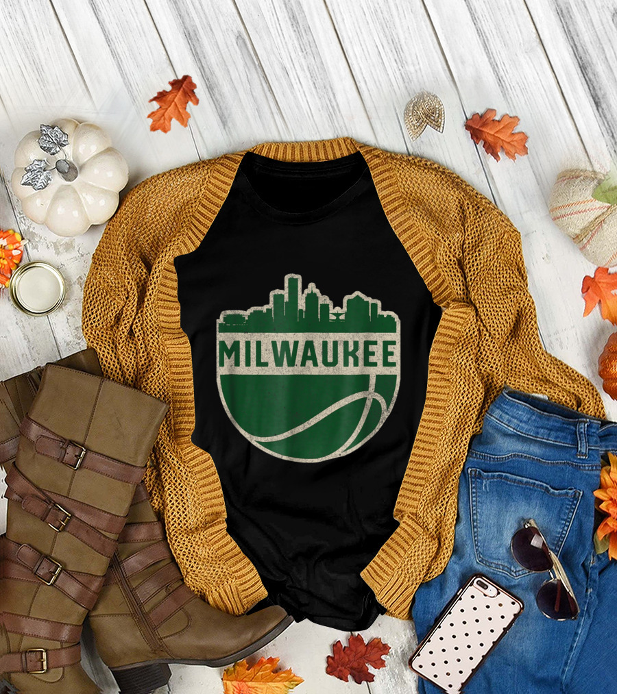 Vintage Milwaukee Wisconsin Cityscape Basketball T-Shirt