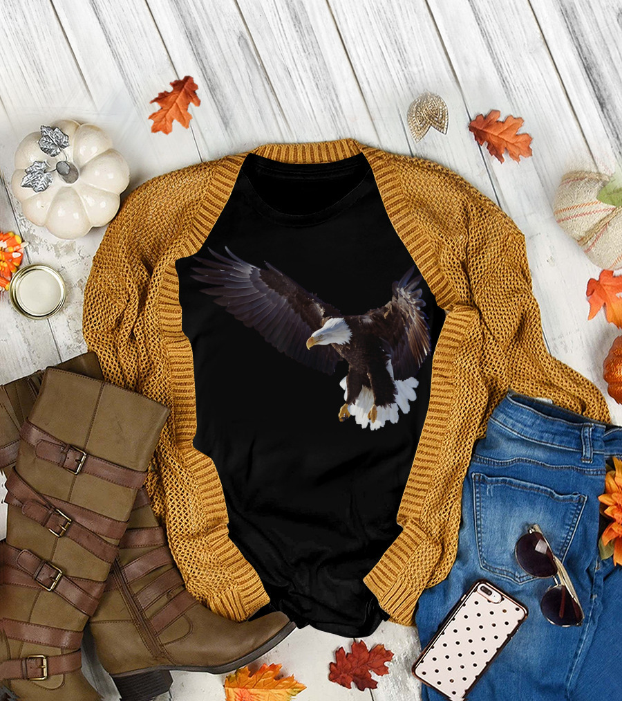 Lovely American Bald Eagle In Flight Iconic Wildlife Image T-Shirt