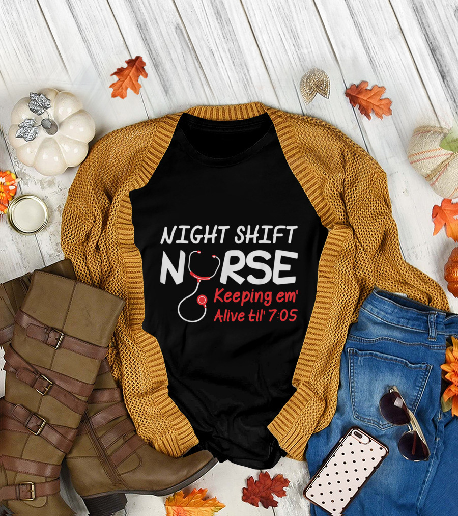 Night Shift Nurse Keeping Em Alive Til 7:05 T-Shirt