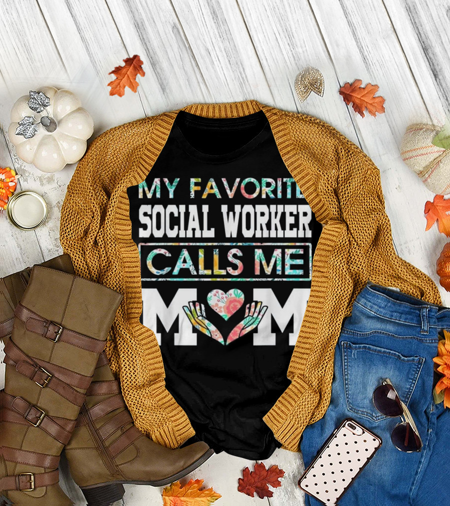 MY FAVORITE SOCIAL WORKER CALLS ME MOM T-Shirt