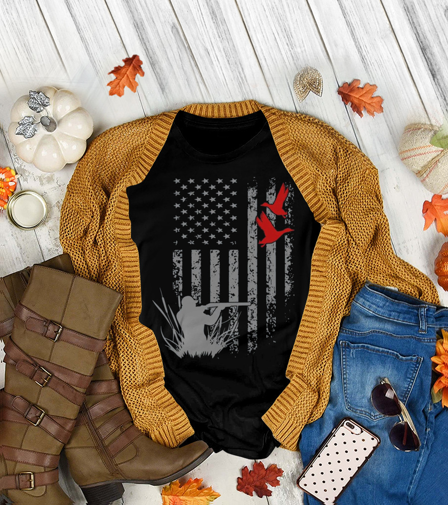 Duck Hunting USA American Flag Silhouette Hunter and Flying Birds T-Shirt