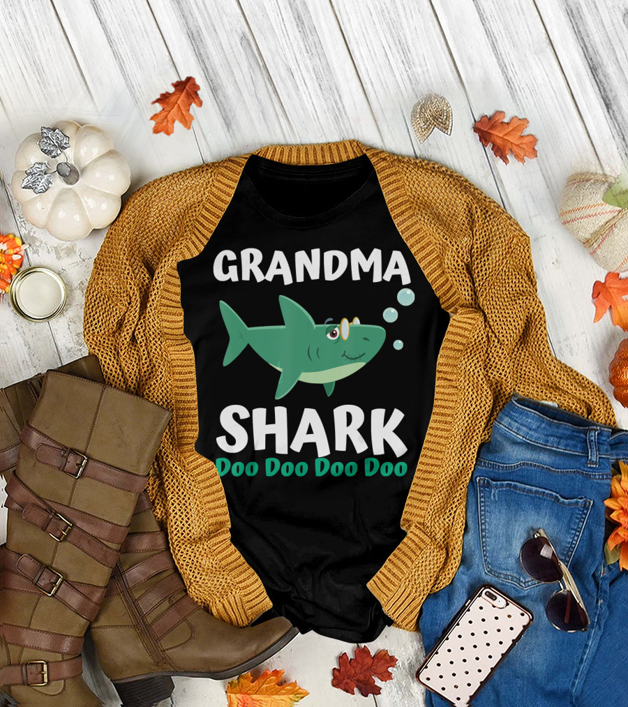 GRANDMA SHARK Doo Doo Doo Doo T-Shirt