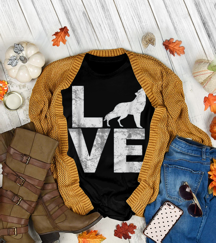 Love Wolves Lone Wolf Distress Vintage Look T-Shirt