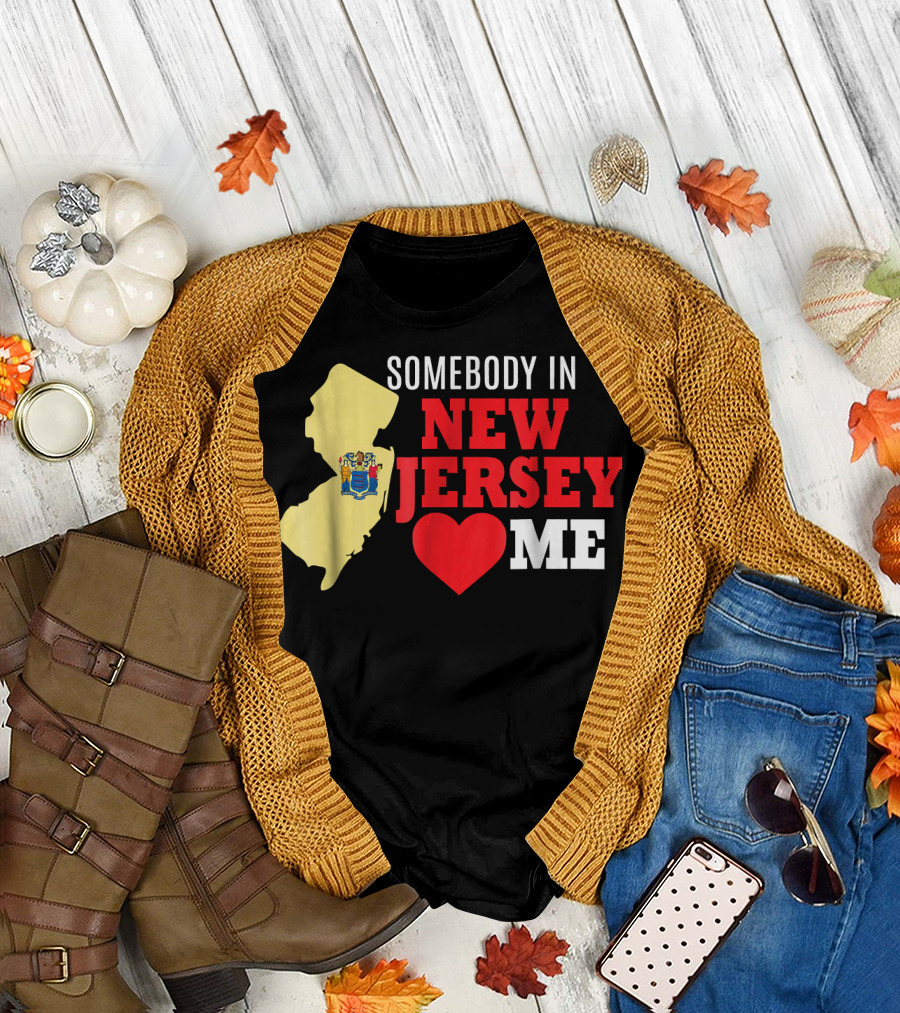 Somebody in New Jersey Loves Me Map Crest Heart T-Shirt