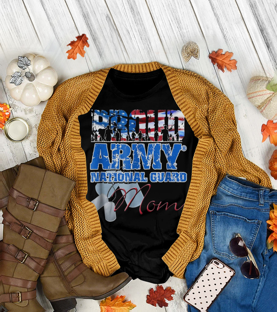 Proud Army National Guard Mom USA Flag Silhouette and Dog Tags T-Shirt