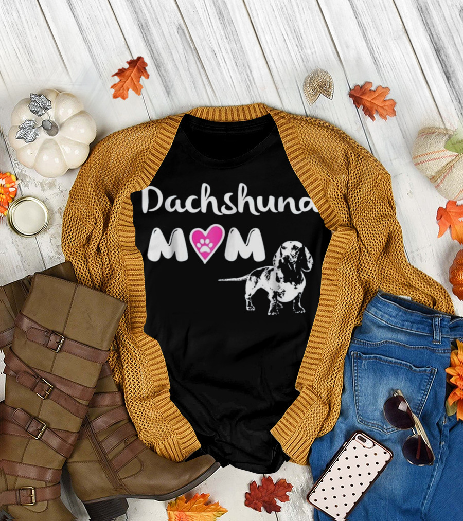 Dachshund Mom Heart Paw Prints T-Shirt
