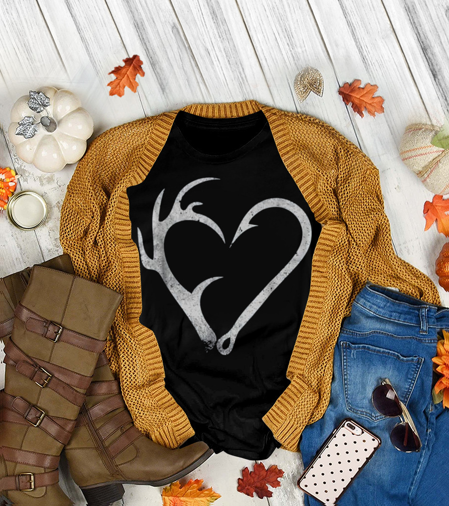 Hunting Fishing Distressed Heart Antler Hook T-Shirt