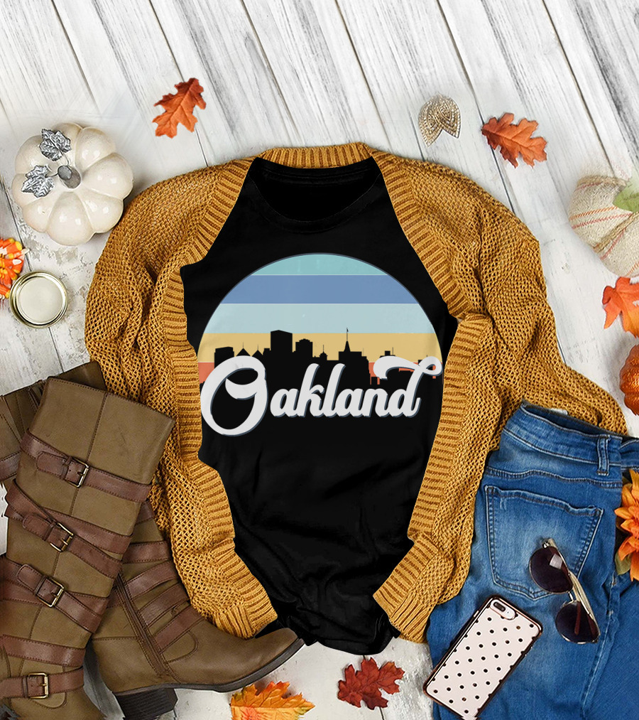 Oakland California Retro City Skyline Vintage Sunset T-Shirt