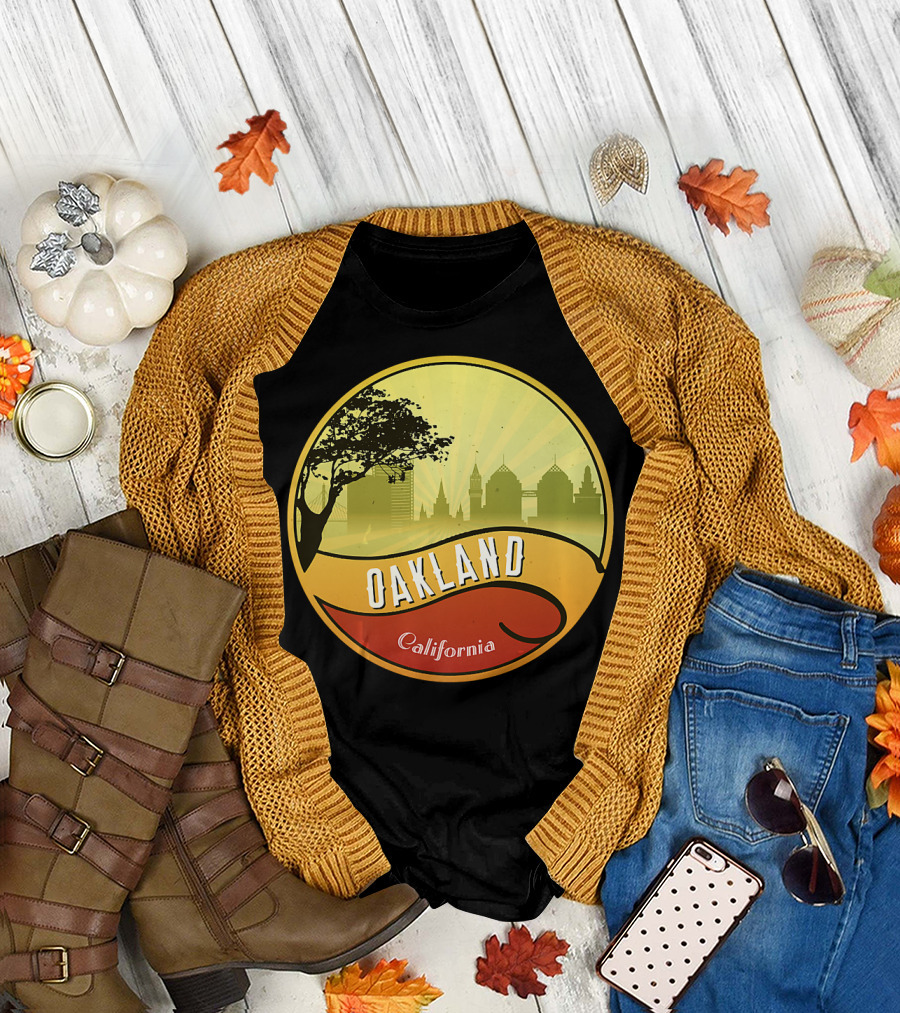 Oakland California Vintage Skyline Circle Retro T-Shirt