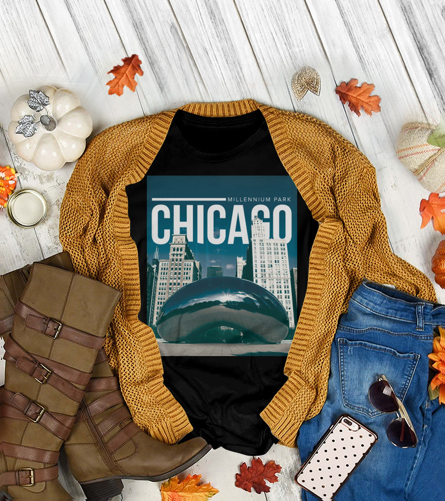 Millennium Park CHICAGO Skyline and Cloud Gate Sculpture T-Shirt