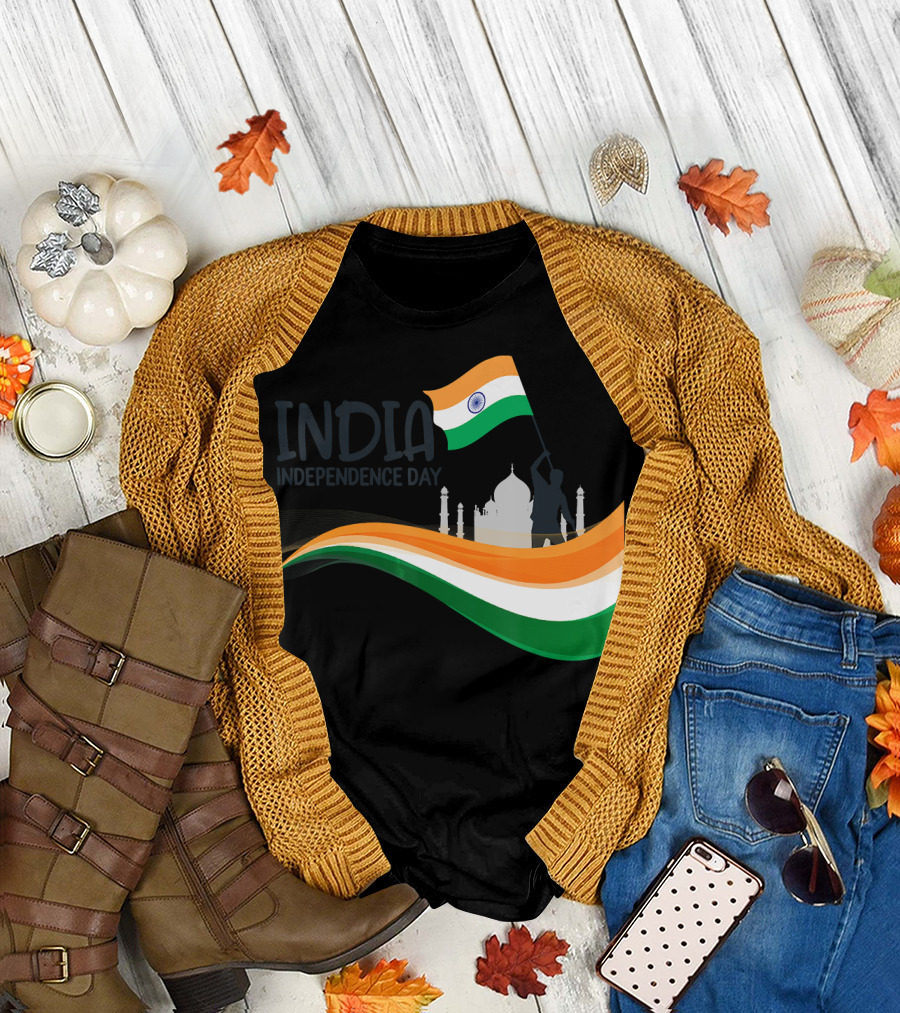 India Independence Day 15 August with Flag and Landmark T-Shirt