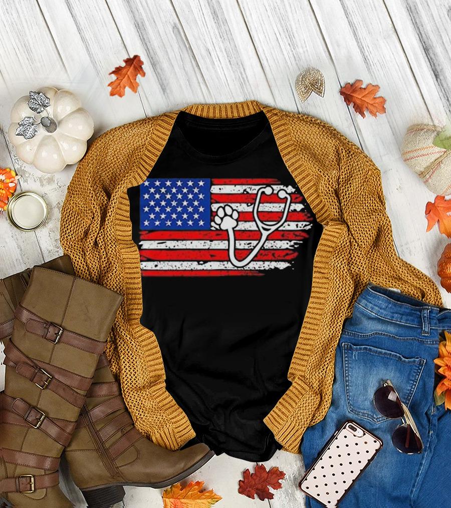 Future Vet Distressed American Flag Stethoscope Paw T-Shirt
