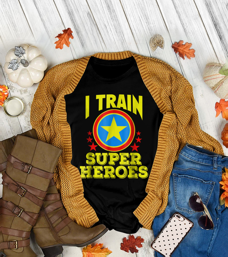 I Train Super Heroes Star and Circle Emblem Five Red Stars T-Shirt