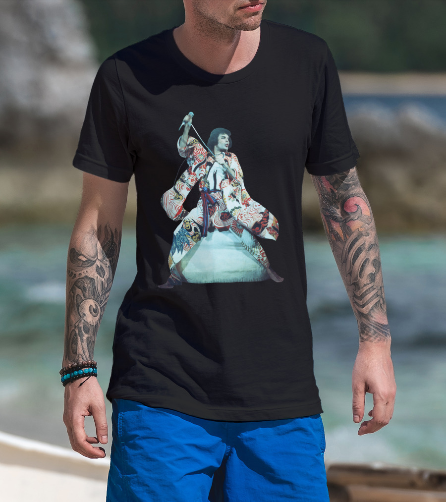 Qu Fm Hokusai-Style Warrior In Colorful Kimono Artwork T-Shirt