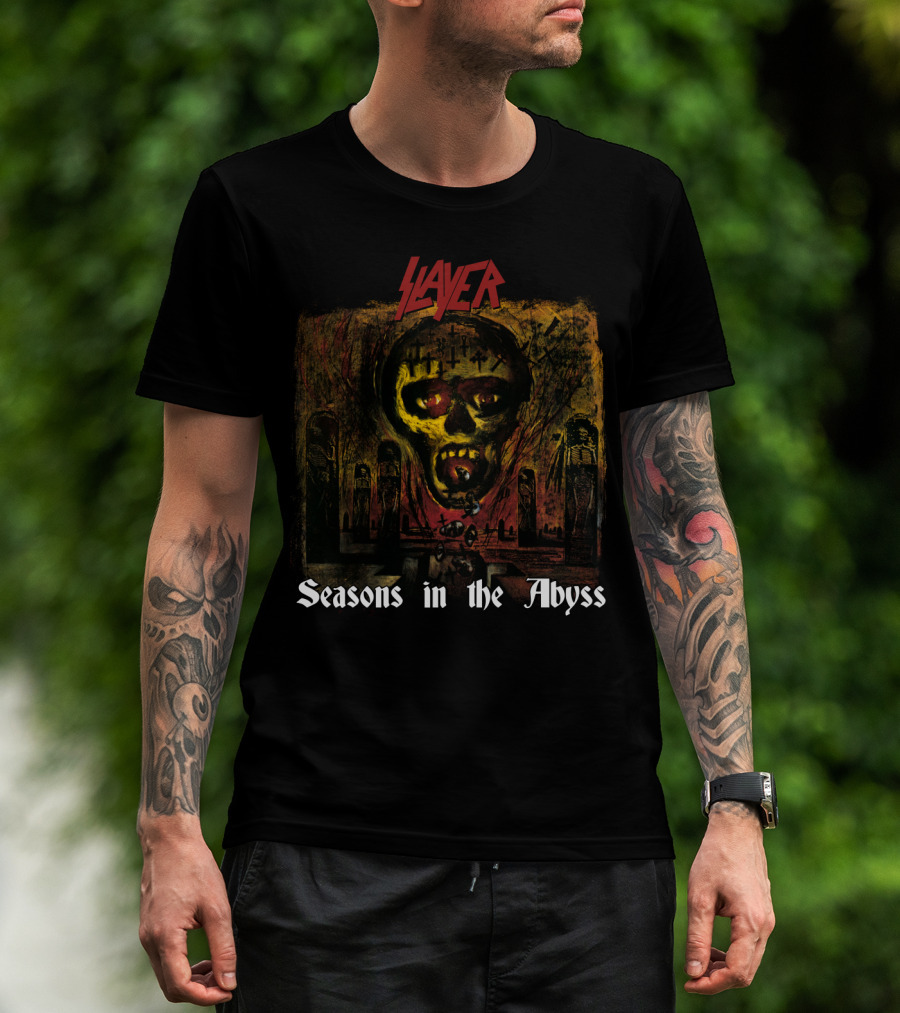 Slayer Seasons In The Abyss Skull Art With Cryptic Figures And Red T-Shirt