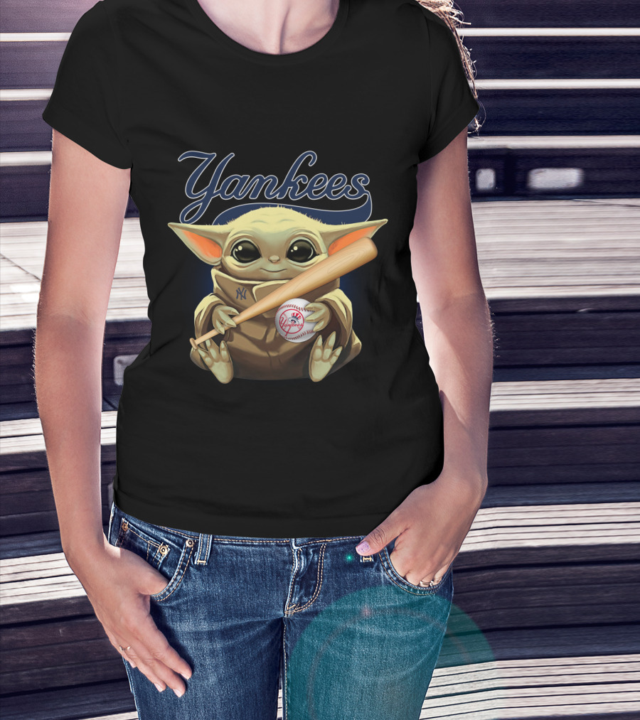 Yankees Baby Alien Holding Baseball Bat And Ball T-Shirt