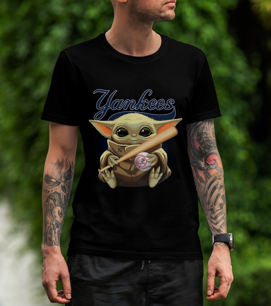 Yankees Baby Alien Holding Baseball Bat And Ball T-Shirt