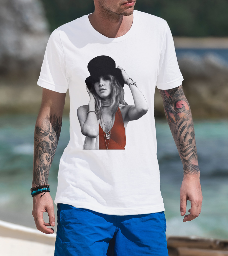 Vintage Style Woman With Hat And Jewelry T-Shirt