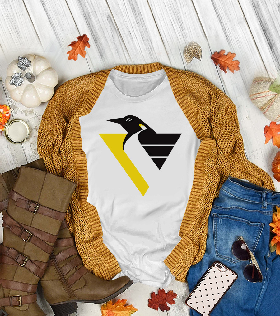 Pittsburgh Penguins Retro Penguin Triangles T-Shirt