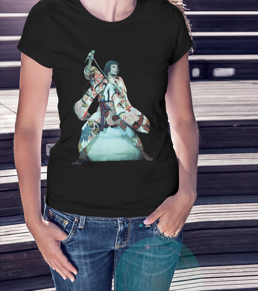 Qun Warrior In Traditional Kimono With Sword T-Shirt