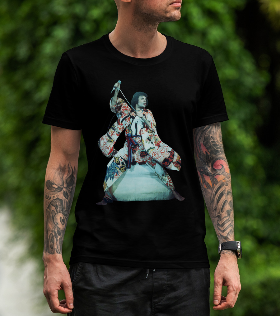 Qun Warrior In Traditional Kimono With Sword T-Shirt