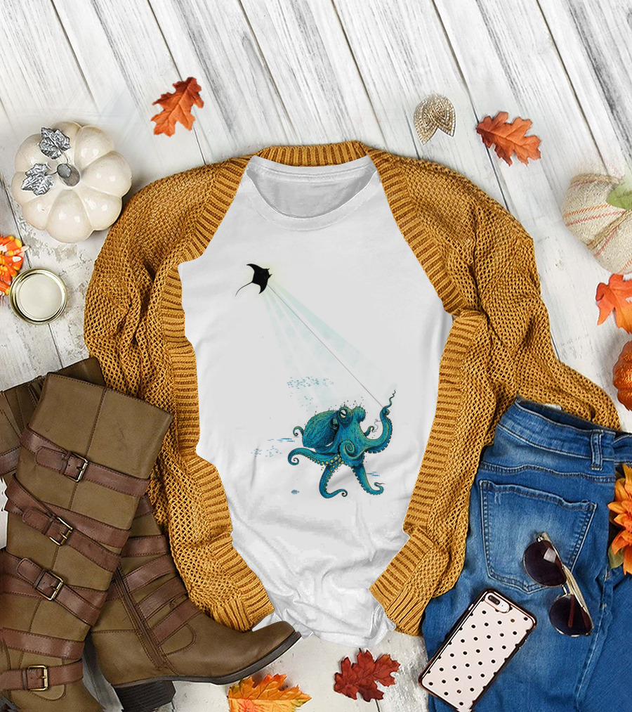 KiteManta O Octopus Flying Manta Ray T-Shirt