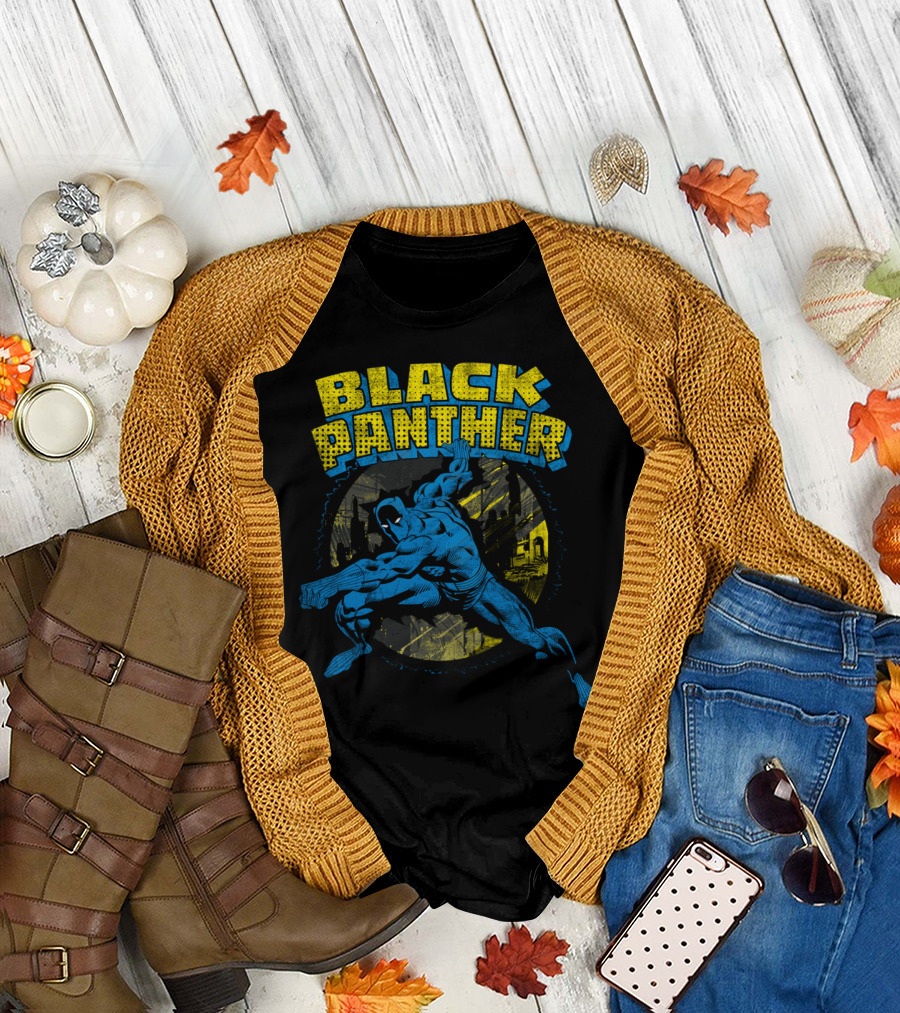 Black Panther Classic Comic Style Dynamic Urban Action Scene T-Shirt