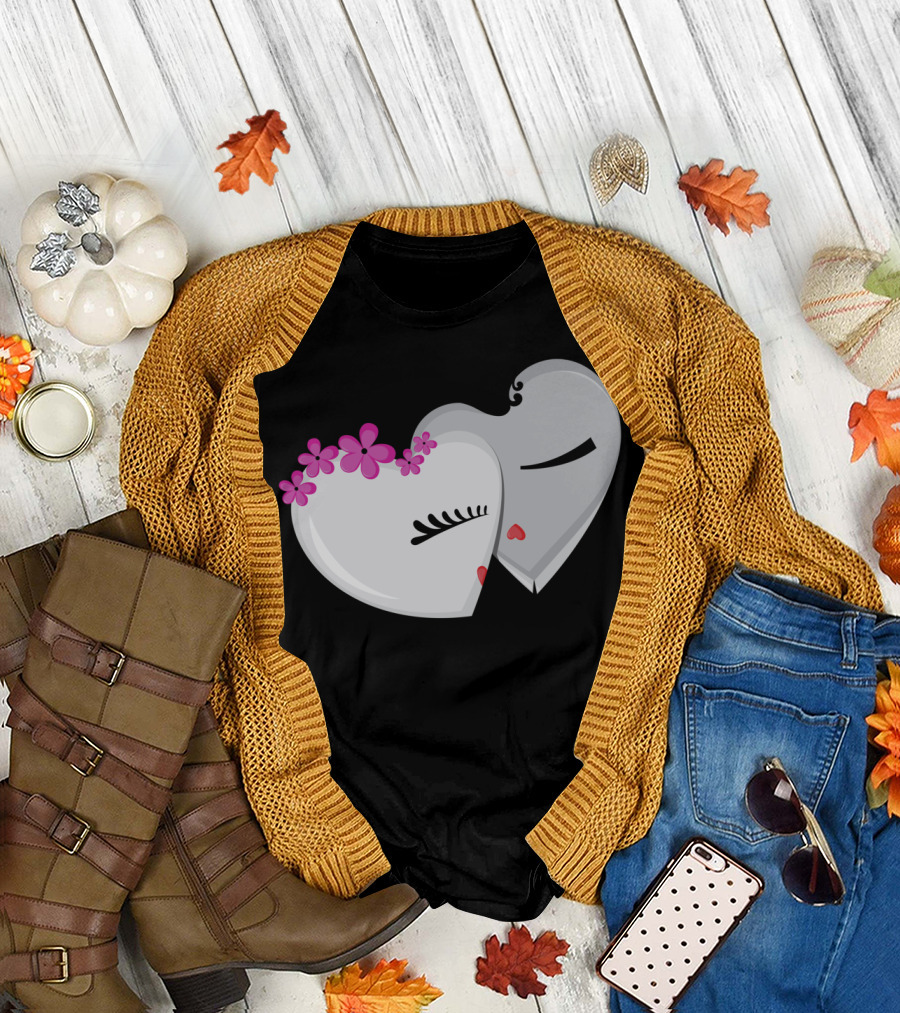 Be Mine Heart Couple with Flowers and Kisses T-Shirt
