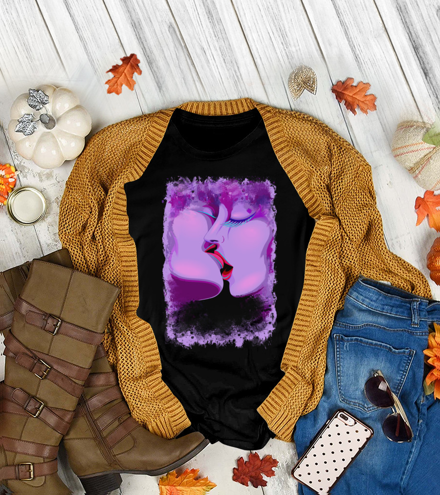 Lovers Kiss Ultraviolet Passionate Romance T-Shirt