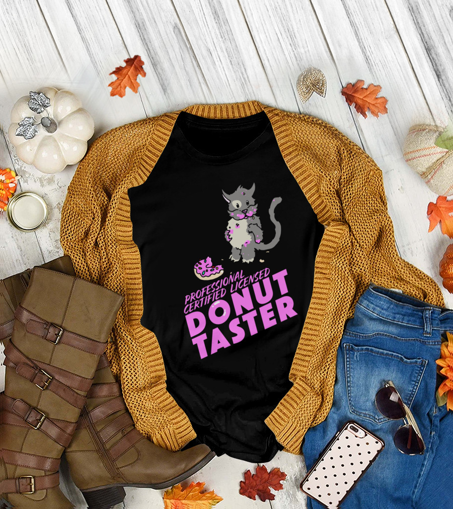 Professional Certified Licensed Donut Taster Cat with Sprinkles T-Shirt