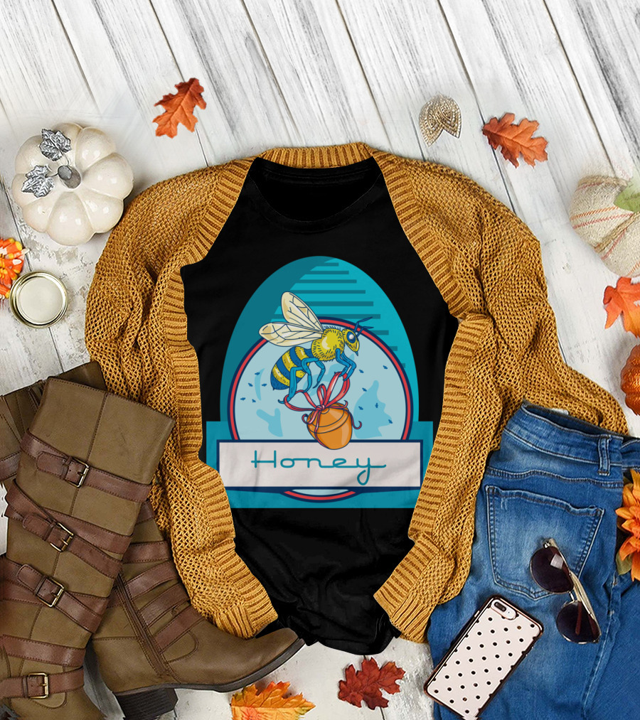 Bee Honey Pot With Honeycomb Circle T-Shirt