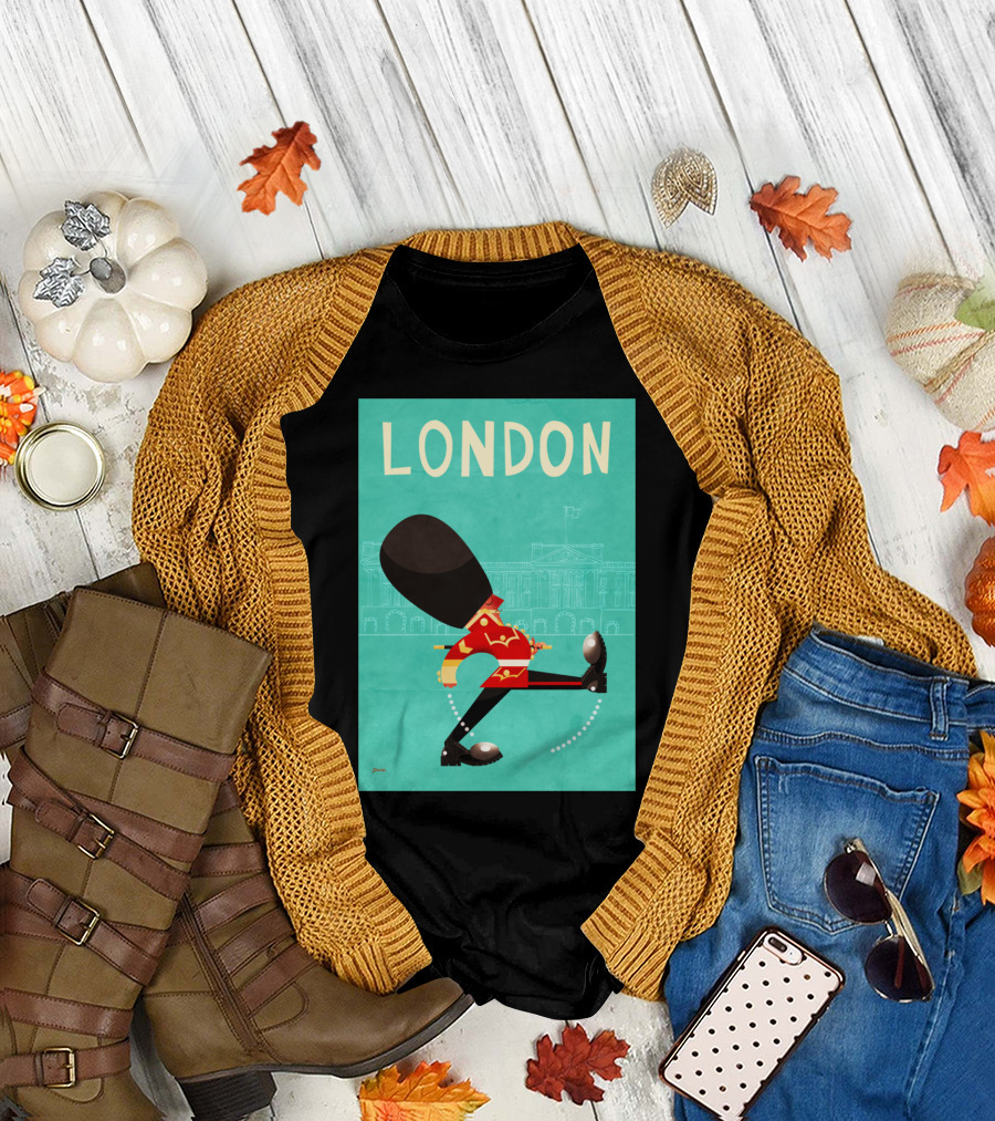 London Guardsman Icon with Buckingham Palace Background T-Shirt